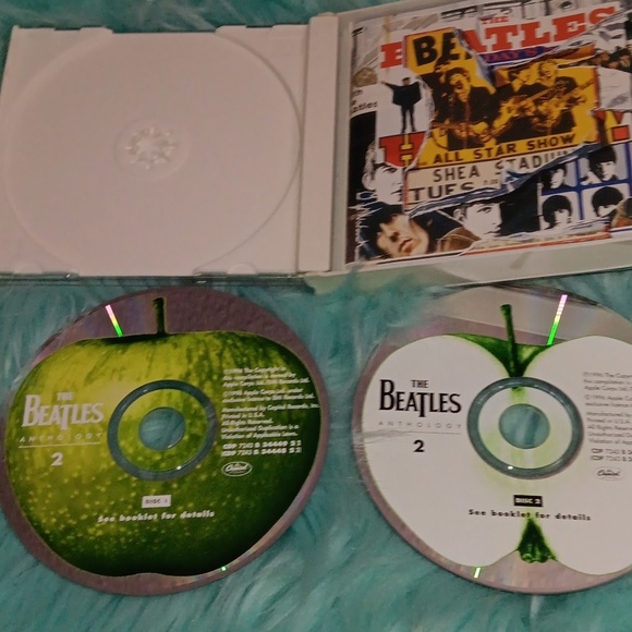 The Beatles 2 CDs anthology - Picture 1 of 3